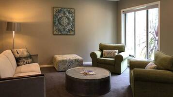 TV màn hình phẳng 40-inch có truyền hình kỹ thuật số, TV