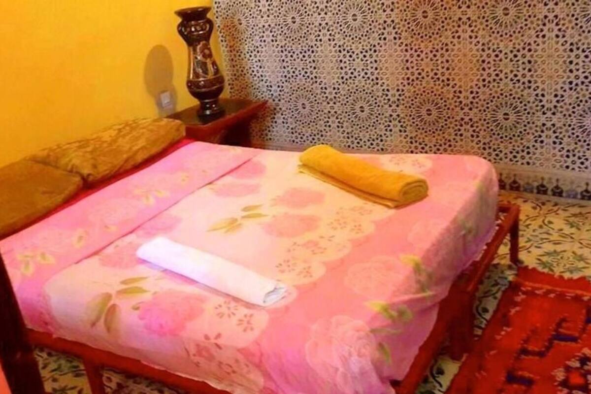 Cribs (free), WiFi (free)