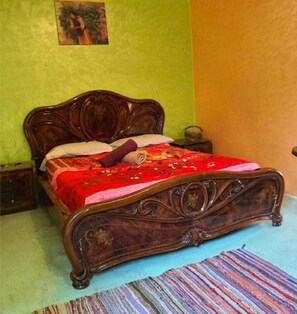 Free cots/infant beds, free WiFi