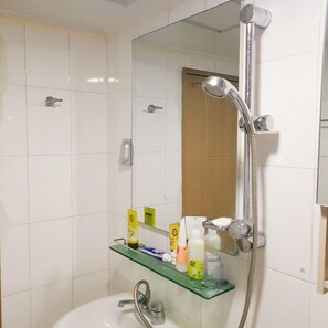 Dusche, kostenlose Toilettenartikel