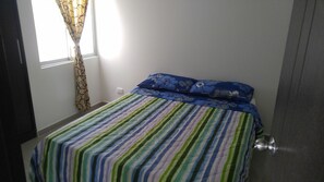 2 dormitoris, escriptori, planxa i posts de planxar i wifi gratuïta 