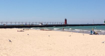 Luxury Beach House-6 Bedrooms, Game Room, Yard, Fire Pit-Walk to Beach & Town