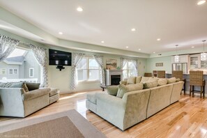 Smart TV, fireplace, DVD player, books
