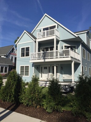 Exterior - Luxury Beach House-6 Bedrooms, Game Room, Yard, Fire Pit-Walk to Beach & Town (South Haven)