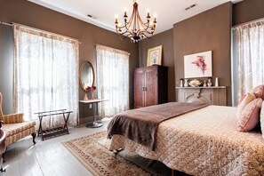 3 bedrooms, iron/ironing board, travel cot, WiFi - Best Location!!! - Huge Historic Charm - 3BR-3BTH (Louisville)