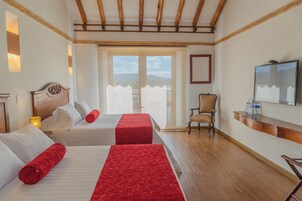 Caja de seguridad en la habitación y escritorio 