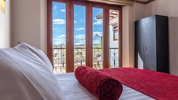 Habitación clásica doble, 1 cama de matrimonio | Vistas del balcón
