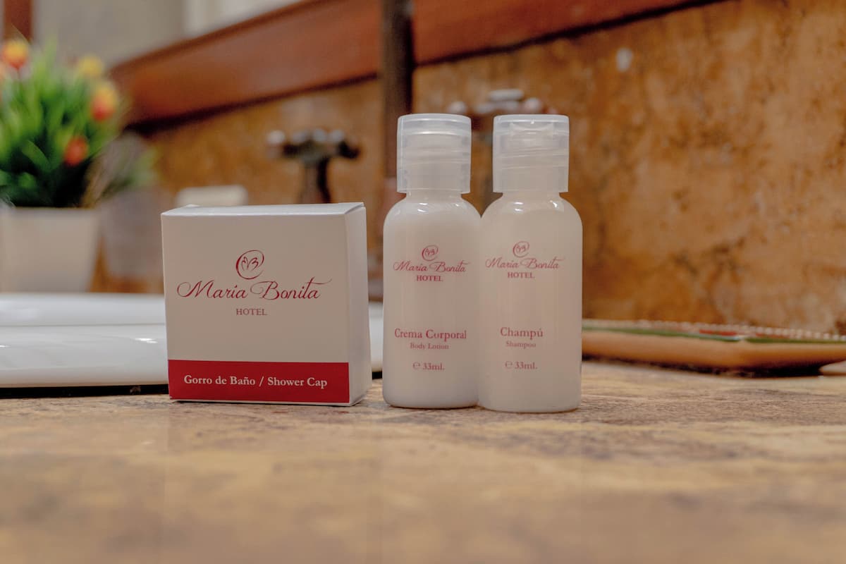 triple room | bathroom | shower, free toiletries, hair dryer, towels