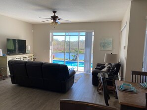 Smart TV, video games, DVD player, table football - Exec. 4 Bedroom Home nr Disney,   Backs onto Conservation lands (Kissimmee)