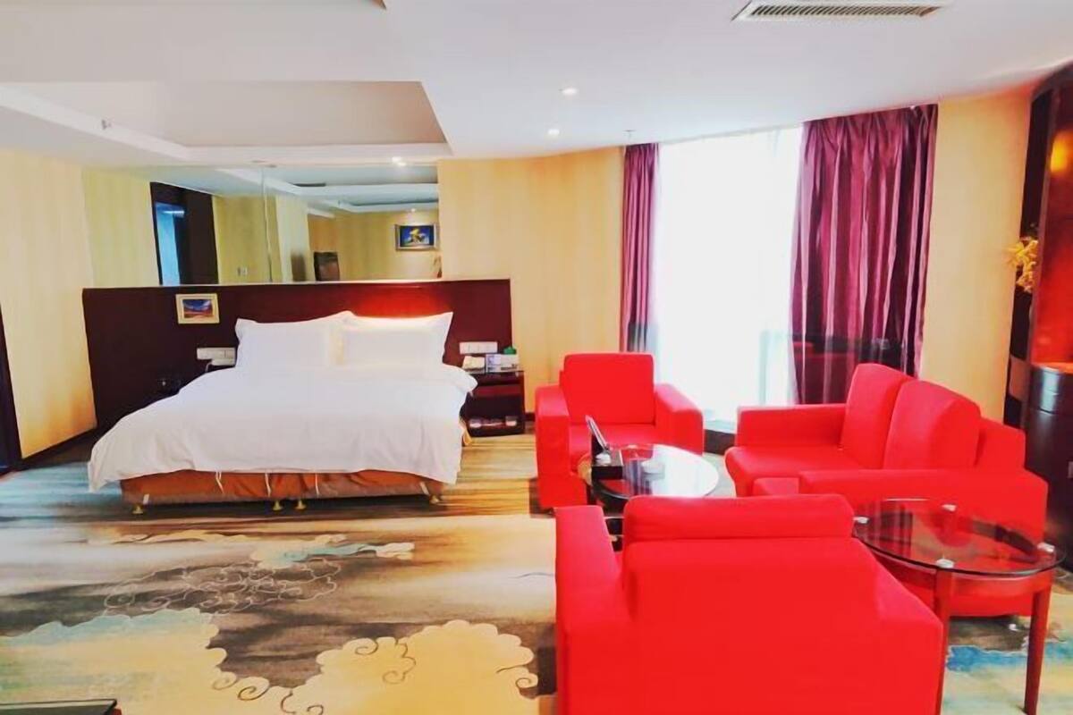 Minibar, desk, blackout curtains, free WiFi