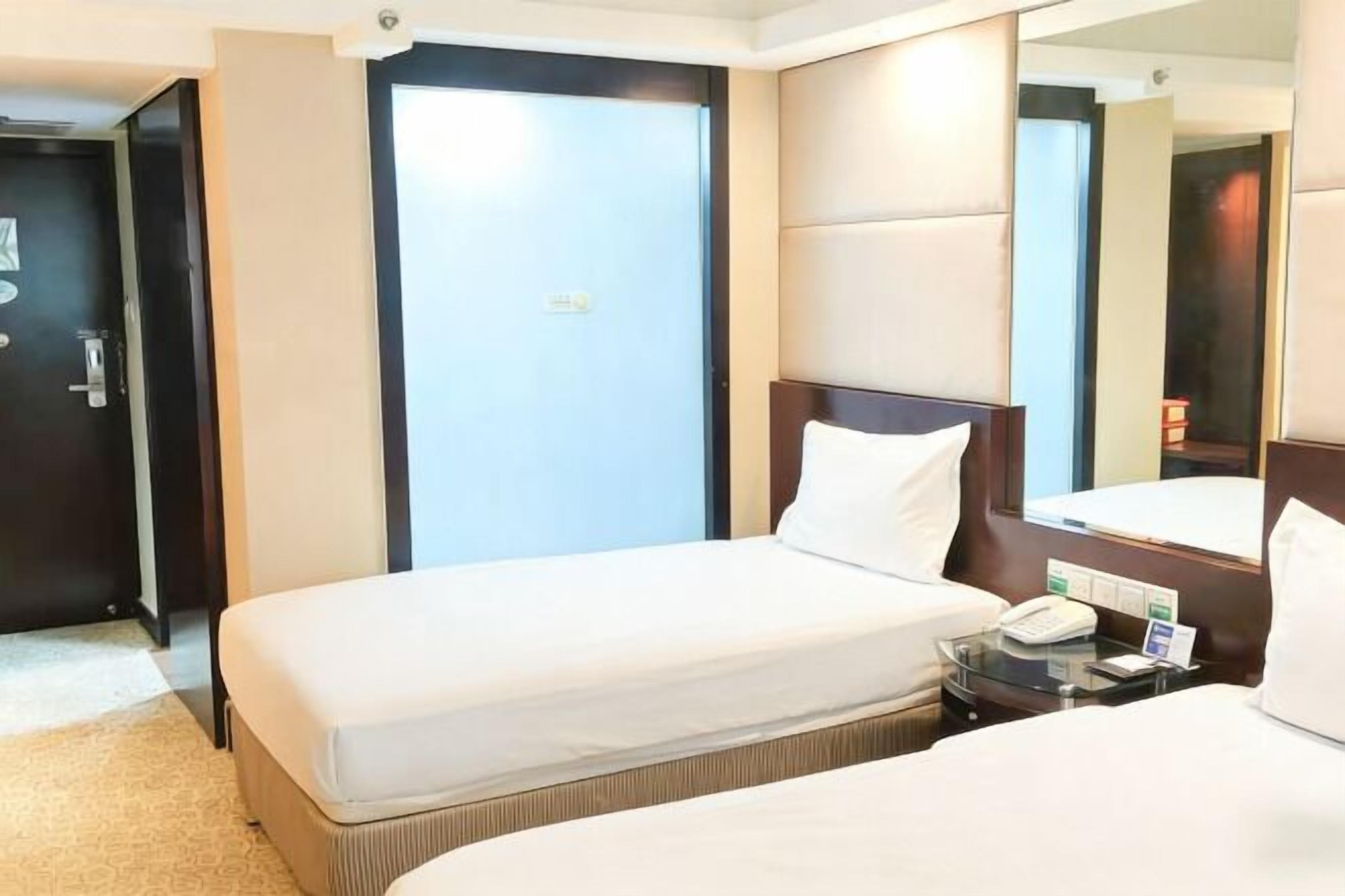 迷你吧、办公桌、遮光窗帘、免费 WiFi