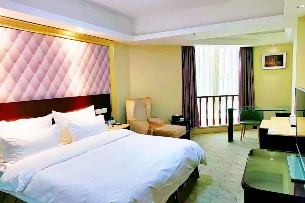 Minibar, desk, blackout curtains, free WiFi