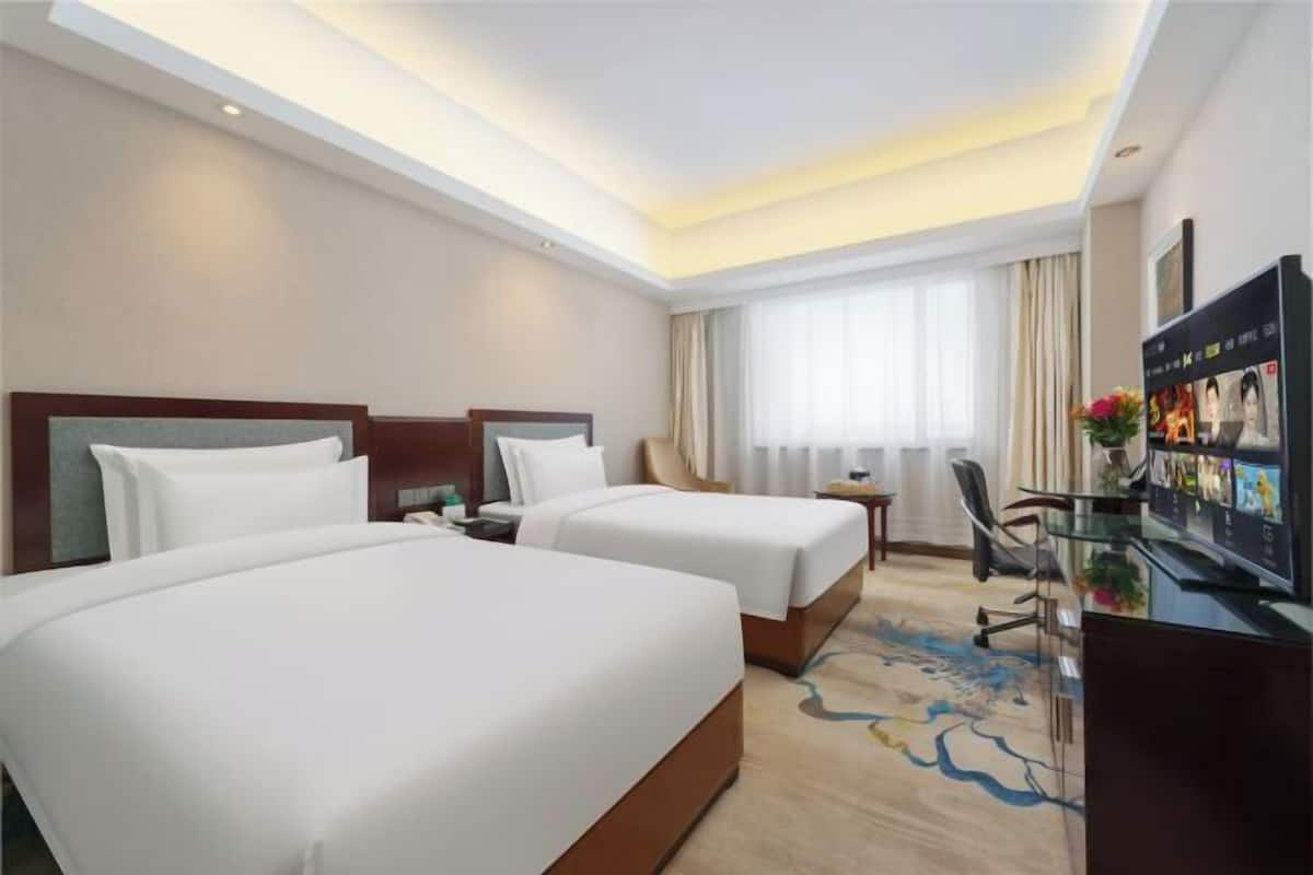 Minibar, desk, blackout curtains, free WiFi