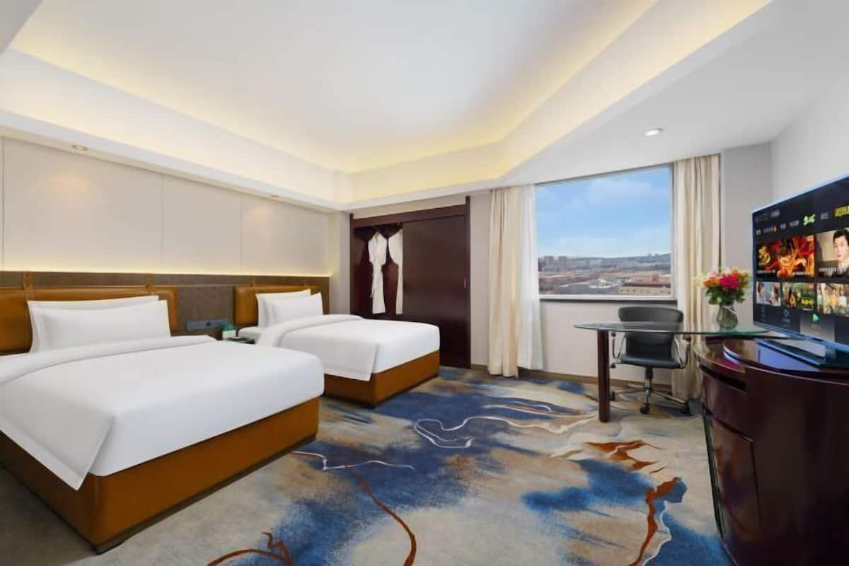 Minibar, desk, blackout curtains, free WiFi