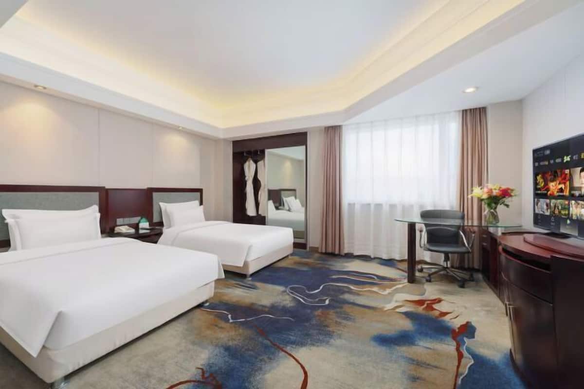 Minibar, desk, blackout curtains, free WiFi