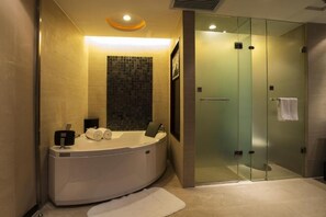 Shower, free toiletries, hair dryer, bathrobes - Yinchuan Vintage Hill Hotels & Resorts (Yinchuan)