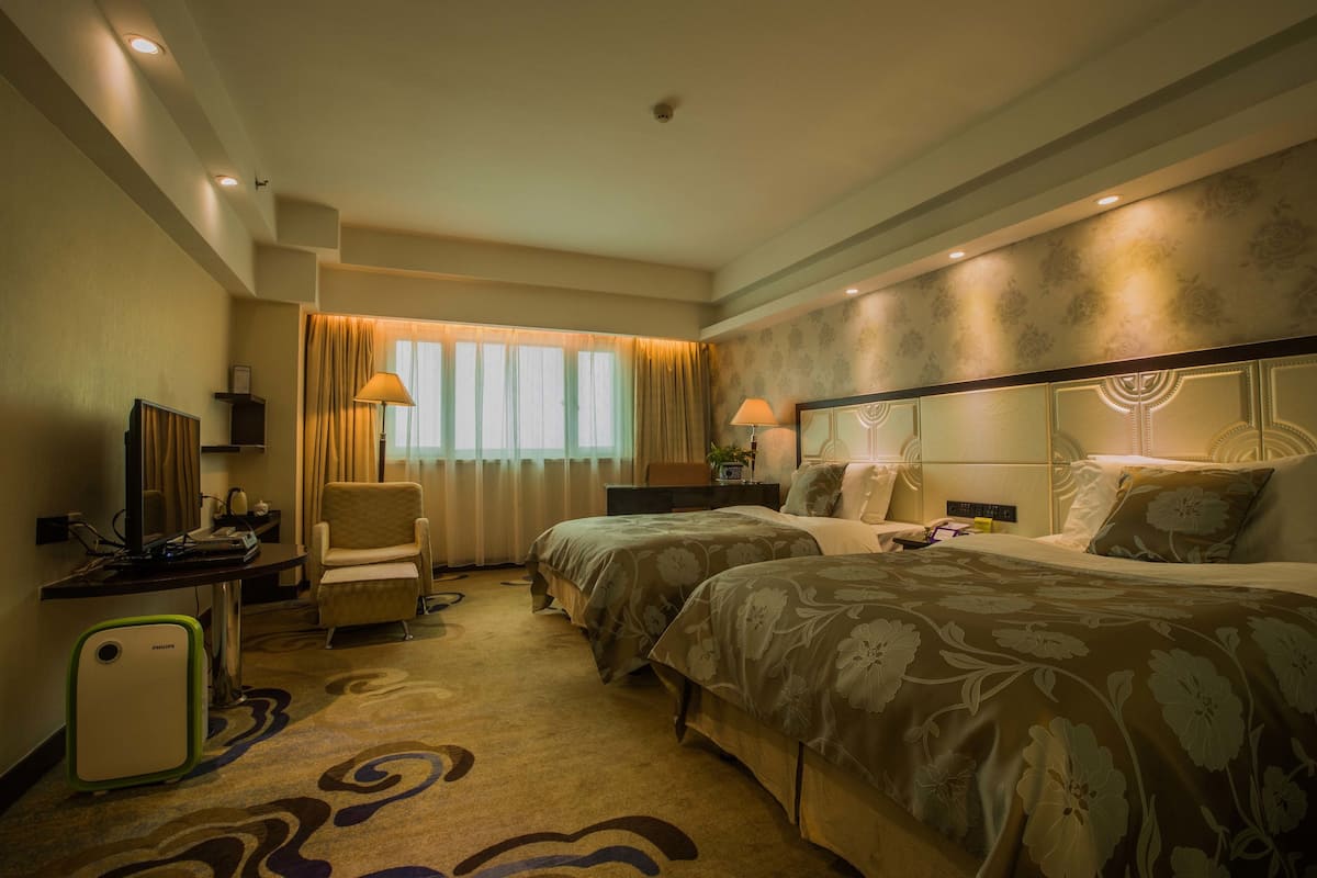 Minibar, in-room safe, desk, blackout curtains