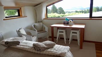 3 bedrooms, premium bedding, desk, soundproofing