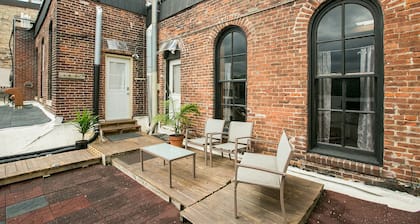 BestLocation|BridesGetReady|Photo backdrop|Families|Pets|RooftopViews|Nightlife!