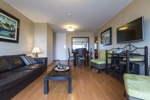 Smart TV, DVD player, stereo - OCEAN VIEW SPECTACULAR & ROMANTIC WALK IN FRONT LARCOMAR/QUEBRADA DE ARMENDARIZ  (Miraflores)