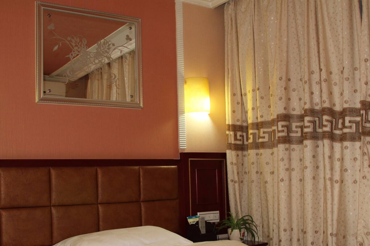 Minibar, desk, blackout curtains, free WiFi