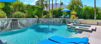 Outdoor Shower, Swim-Up Wetbar, Spa, Putting Area, Firepit, EV Charger