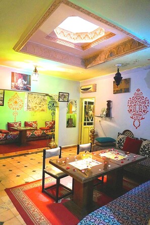 Área de estar no saguão