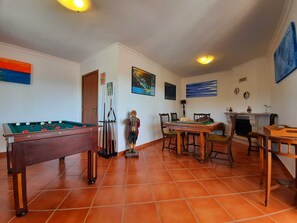 Games room - Just 500m from a beautiful Sandy Beach! Private Villa with Pool, BBQ, Sea View.. (Albufeira)
