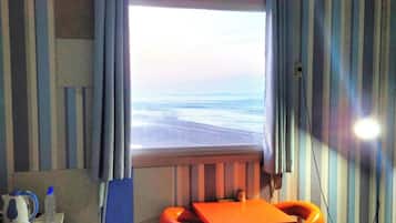 Quarto luxo, 1 cama de casal, vista para a praia | Wi-Fi de cortesia