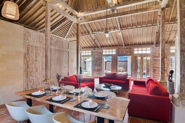 Villa, 3 chambres, piscine privée | Coin séjour | Télévision LCD