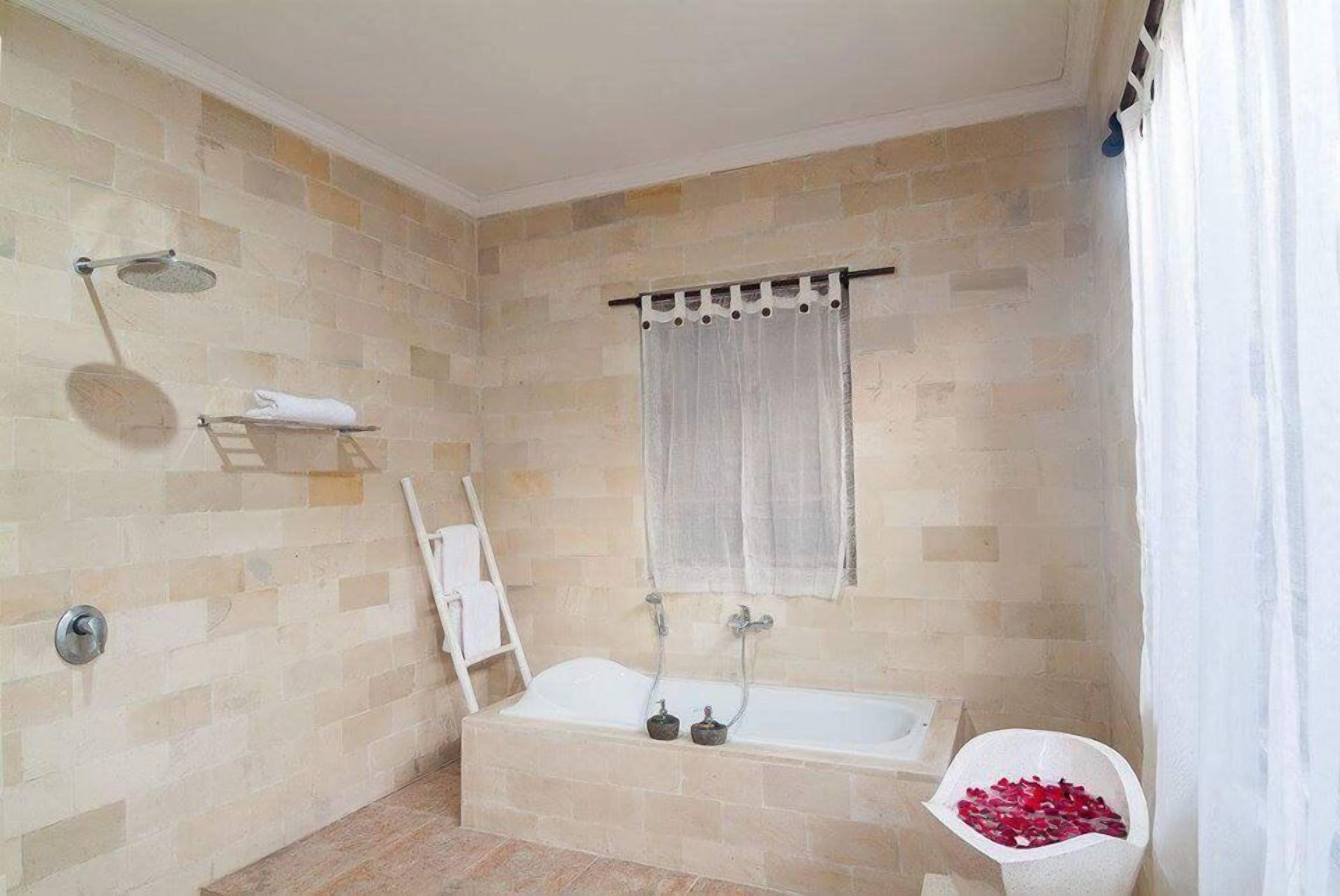 Villa, 3 Bedrooms, Private Pool | Bathroom | Combined shower/tub, free toiletries, hair dryer, towels