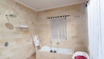 Villa, 3 Bedrooms, Private Pool | Bathroom | Combined shower/bathtub, free toiletries, hair dryer, towels