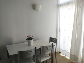 Dining - "Apartamento Milu' in Playa del Ingles de Gran Canaria ground floor. (San Bartolomé de Tirajana)