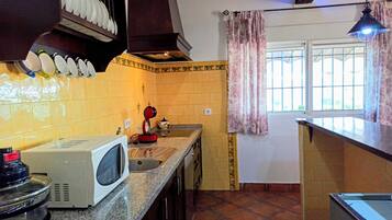 Frigorífic, microones, forn i placa de cuina