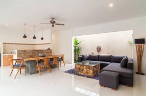 LCD TV - Selog Villa (Seminyak)