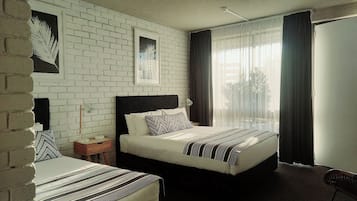 Habitación clásica con 2 camas individuales | Escritorio