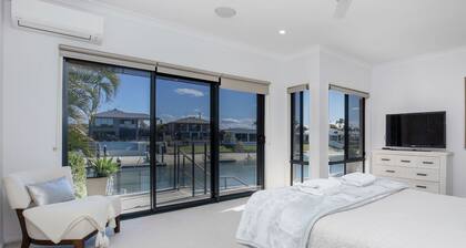 Maureen Waterfront Beach House