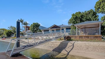 House, 4 Bedrooms | Water view