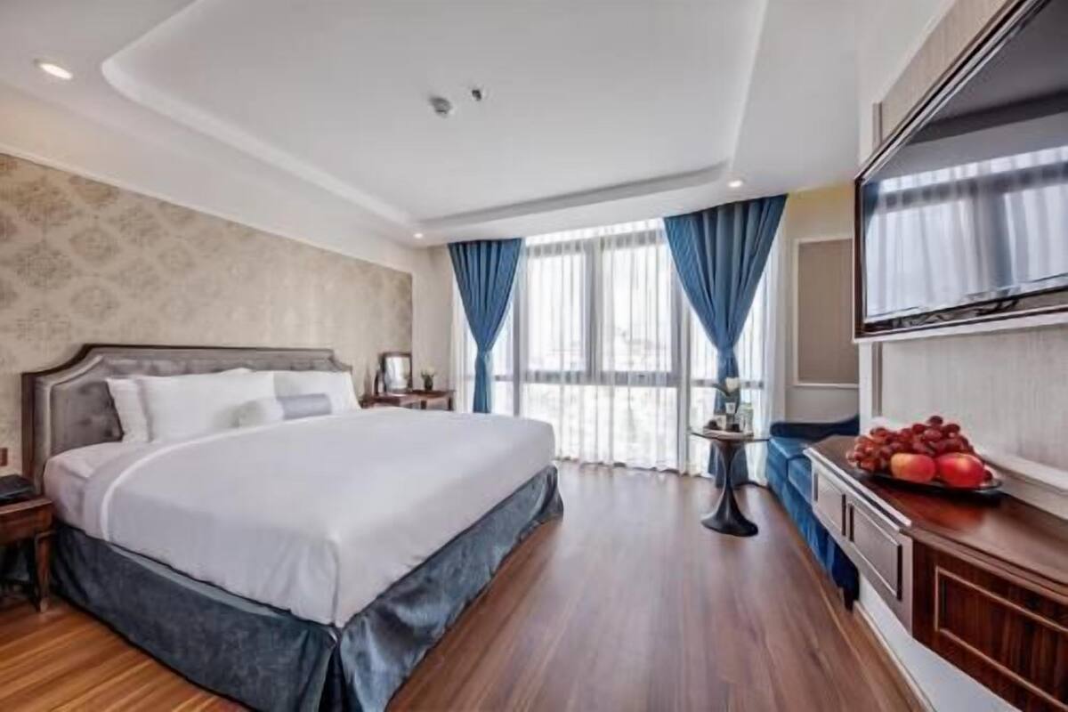 Egyptian cotton sheets, premium bedding, pillowtop beds, minibar
