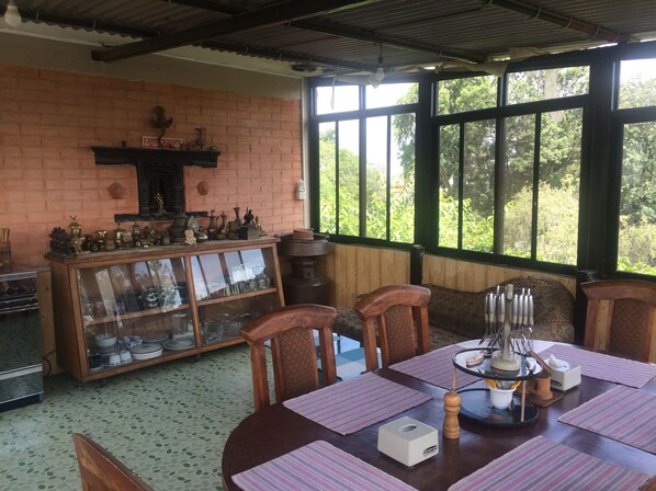 Daily continental breakfast (USD 5 per person)