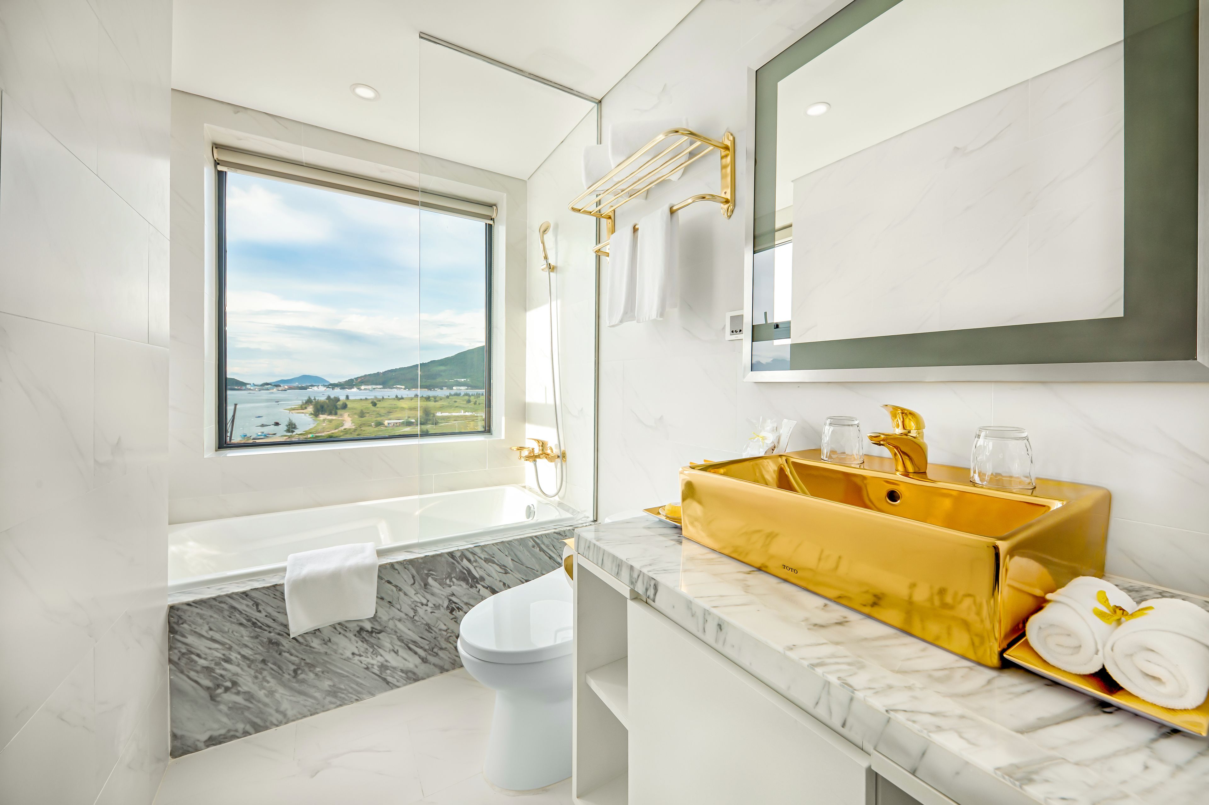 corner suite, 2 bedrooms, bay view | bathroom | designer toiletries, hair dryer, bathrobes, slippers