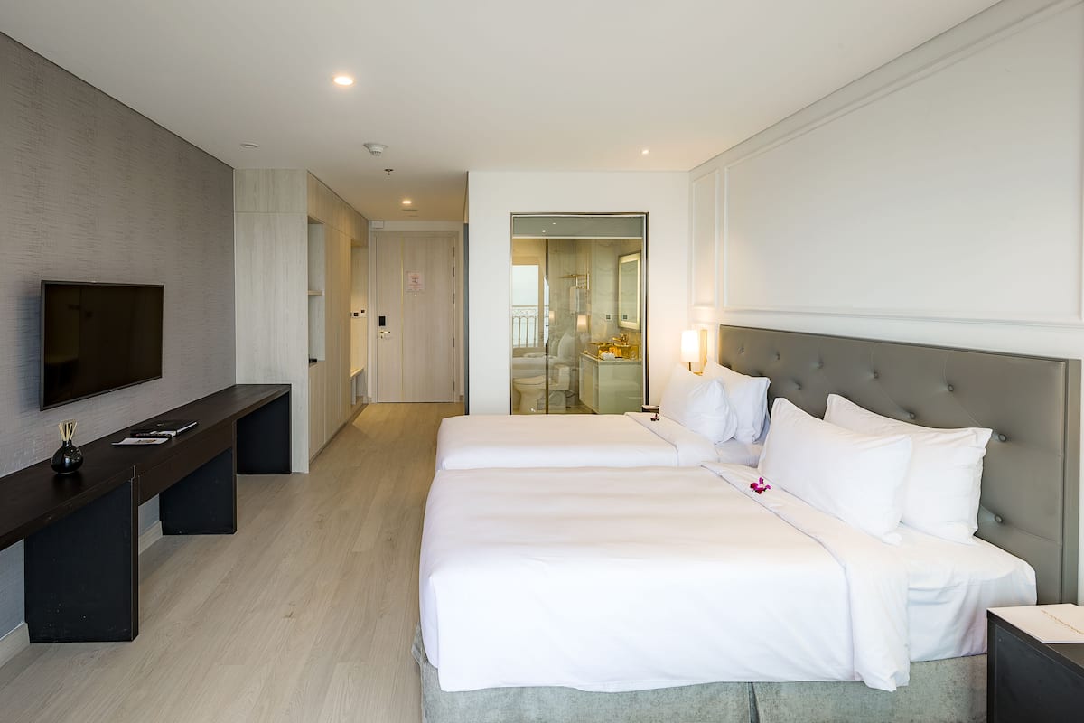 Executive Twin Room, Balcony, Bay View | 1 bedroom, minibar, in-room safe, desk