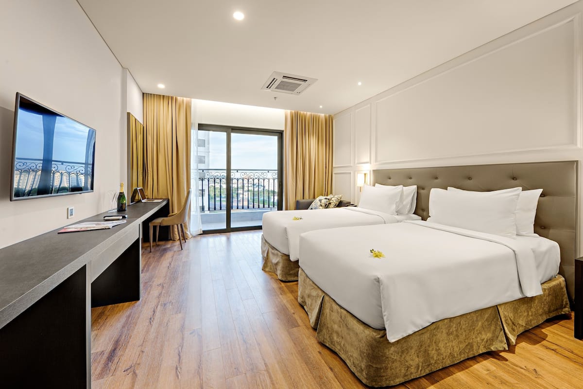 Deluxe Twin Room, Balcony, City View | 1 bedroom, minibar, in-room safe, desk
