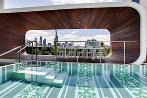 Outdoor pool - Elm Apartment (Southbank)