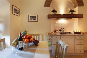 Dining - La Culla di Dante Luxury Apartment in front of the Duomo (sleeps 6) (Firenze)