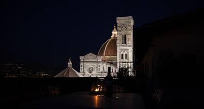La Culla di Dante Luxury Apartment in front of the Duomo (sleeps 6)