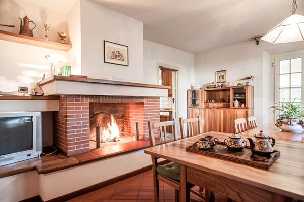 Dining - Family-friendly villa with pool and garden, 900 m from the old town (Lucca)