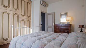 5 Schlafzimmer, Bügeleisen/Bügelbrett, kostenloses WLAN, Bettwäsche