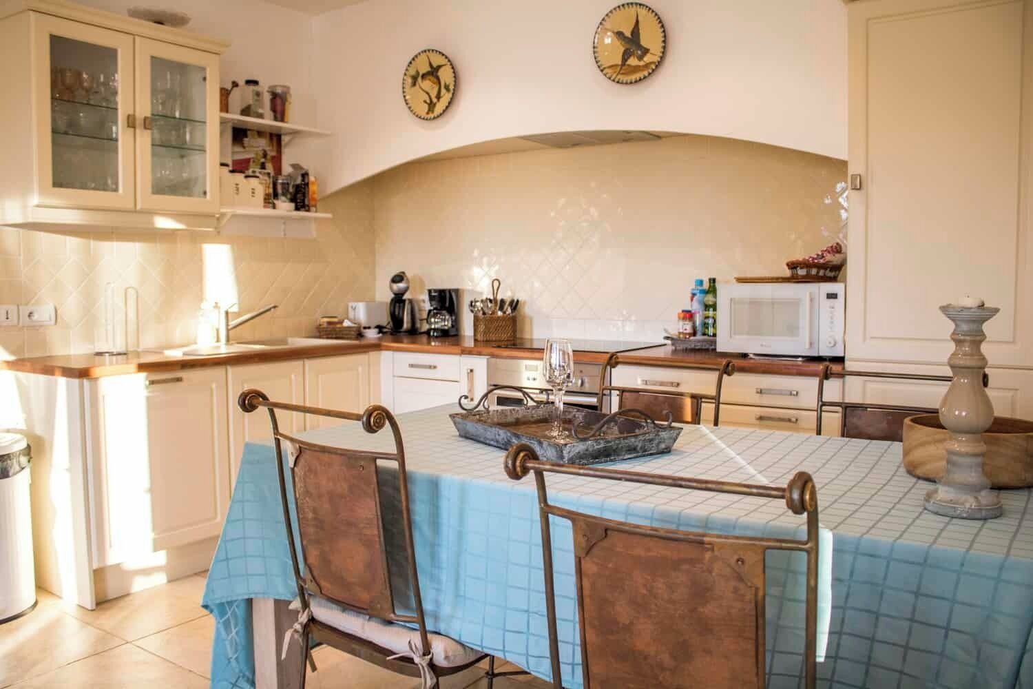 Réfrigérateur, micro-ondes, four, lave-vaisselle