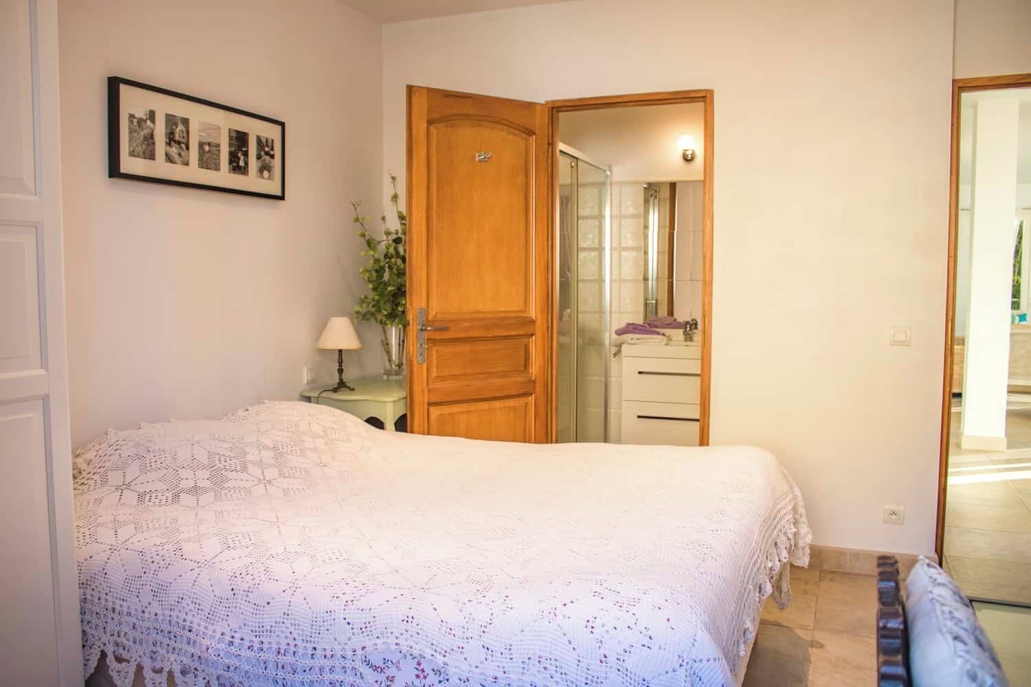 6 chambres, bureau, Wi-Fi, draps fournis